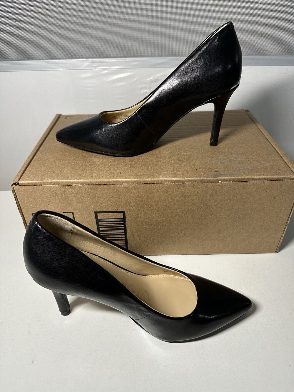 Calvin Klein Women's Gayle Pump Black Leather Sz 6